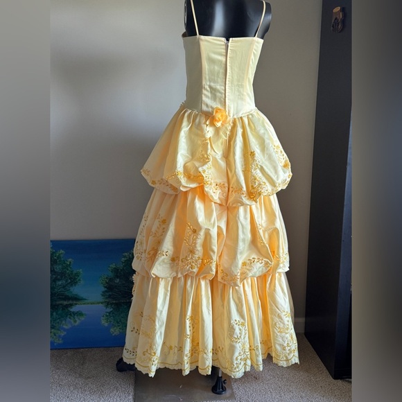 Elegant Yellow Tiered Gown - Picture 9 of 15